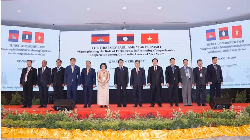 Торжественная церемония открытия первого саммита Парламентов Камбоджи, Лаоса и Вьетнама.