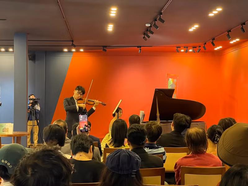 Концерт, посвященный открытию выставки «Диалог по времени». Фото: thethaovanhoa.vn