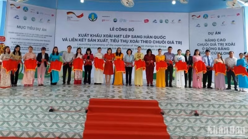 Церемония объявления об экспорте первой партии манго в Южную Корею. 