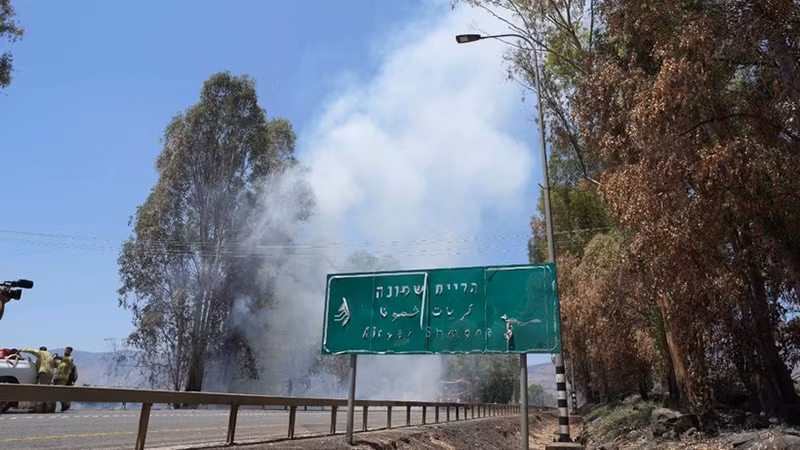 Дым поднимается после ливанского нападения на север Израиля, 17 июля 2024 года. Синьхуа/ВИА