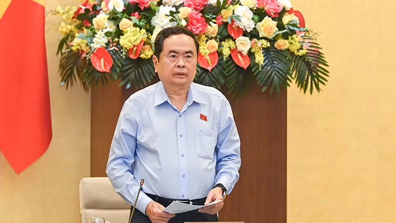 Постоянный зампредседателя НС Чан Тхань Ман выступает на заседании. Фото: Зюи Линь