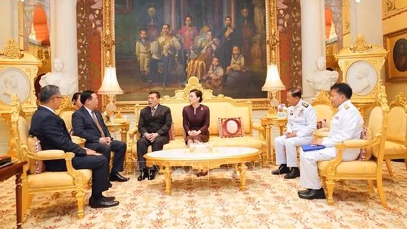 Председатель НС Выонг Динь Хюэ на встрече с Королем и Королевой Таиланда. Фото: ВИА