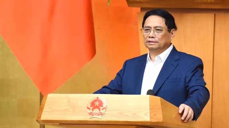 Премьер-министр Фам Минь Тьинь выступает на заседании. Фото: Чан Хай