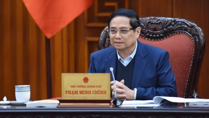 Премьер-министр Фам Минь Тьинь выступает на заседании. Фото: Чан Хай