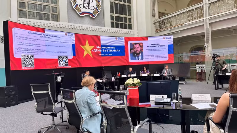 Делегаты обсуждают перспективы экономического сотрудничества между Вьетнамом и Россией. Фото: Тхюи Ван Делегаты обсуждают перспективы экономического сотрудничества между Вьетнамом и Россией. Фото: Тхюи Ван