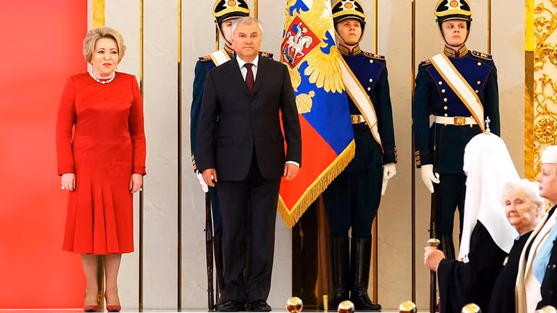 Председатель Совета Федерации Валентина Матвиенко и Председатель Государственной Думы Вячеслав Володин на церемонии. Фото: kremlin.ru