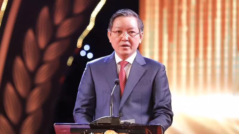 Председатель Центрального правления Общества фермеров Вьетнама Лыонг Куок Доан выступает на церемонии. 