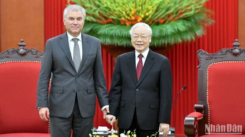 Генеральный секретарь ЦК КПВ Нгуен Фу Чонг (справа) и Председатель Государственной думы Вячеслав Володин. Фото: Данг Кхоа