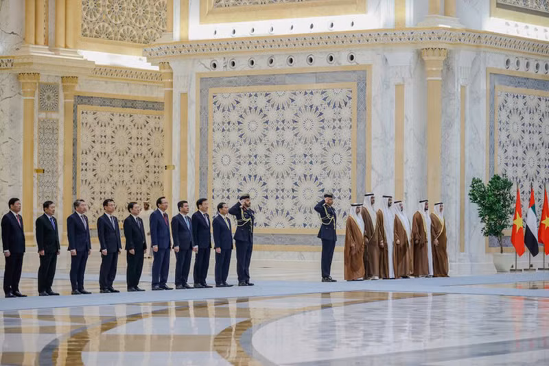 Должностные лица двух стран на официальной церемонии встречи. Фото: VGP