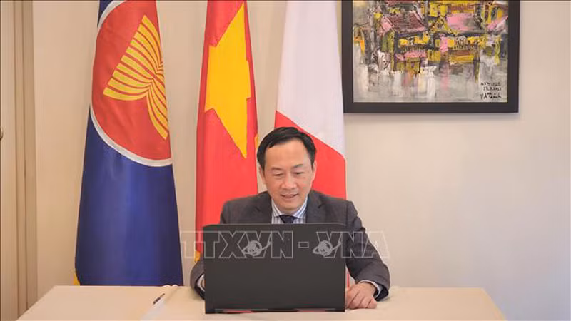 Посол Вьетнама в Италии Зыонг Хай Хынг на церемонии. Фото: ВИА