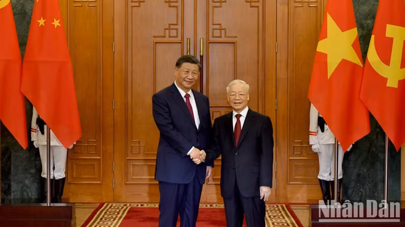 Генеральный секретарь ЦК КПВ Нгуен Фу Чонг и Генеральный секретарь ЦК КПК, Председатель КНР Си Цзиньпин. Фото: Данг Кхоа
