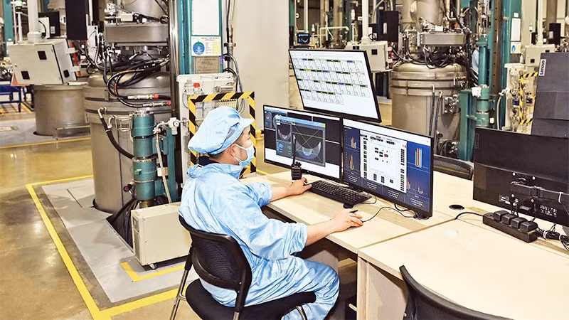 Производство солнечных батарей в ООО JA Solar Vietnam в промышленном парке Вьетйен провинции Бакжанг. Фото: Данг Ань