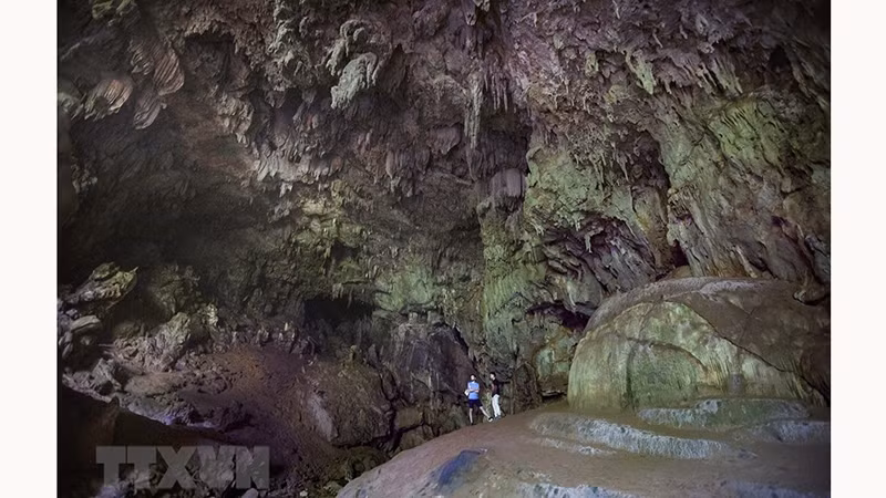 Внутри пещеры Шынг.