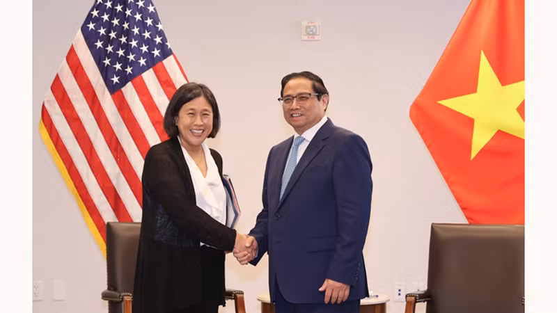 Премьер-министр Фам Минь Тьинь и Торговый представитель США Кэтрин Тай. Фото: VGP