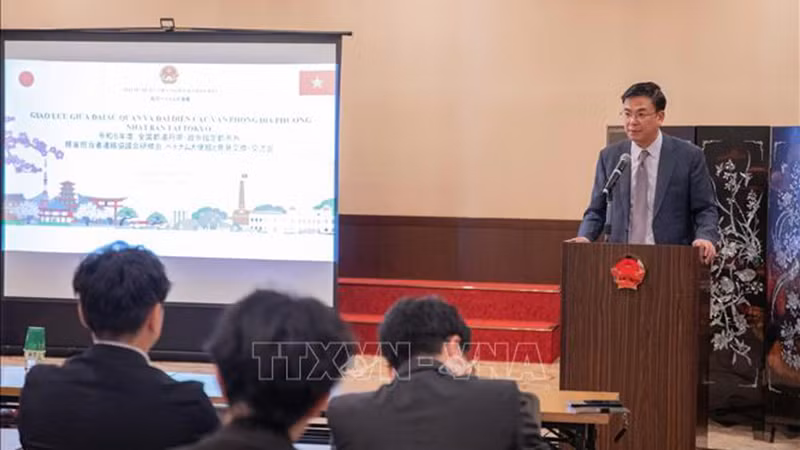 Посол Вьетнама в Японии Фам Куанг Хиеу выступает на мероприятии. Фото: ВИА