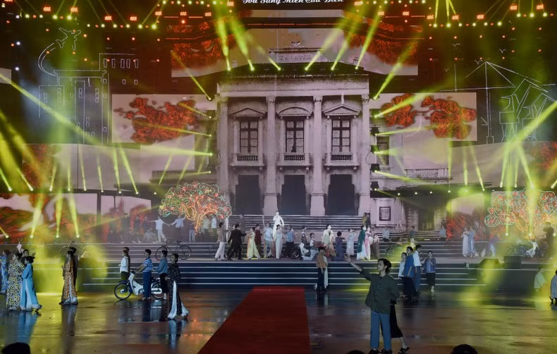 Художественный номер на церемонии. Фото: Чан Хай
