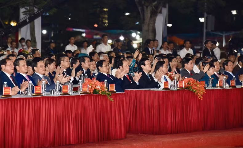 Руководители Партии и Государства на церемонии. Фото: Чан Хай