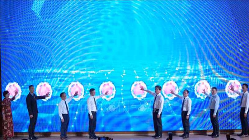 Делегаты проводят церемонию открытия SURF 2024. Фото: ВИА