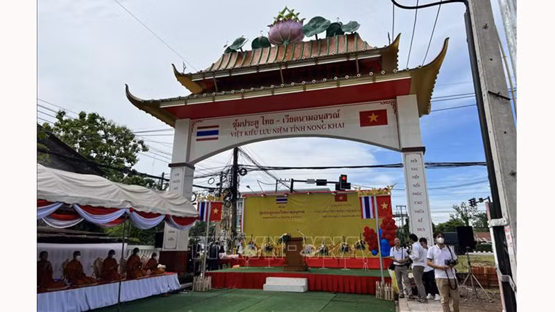 Строительство приветственной арки Вьетнама нацелено на выражение солидарности между двумя народами. Фото: ВИА