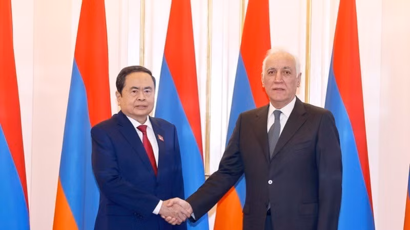 Председатель НС Чан Тхань Ман (слева) и Президент Армении Ваагн Хачатурян. Фото: ВИА