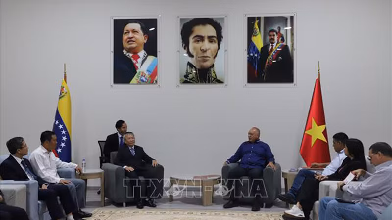 Первый зампредседателя ЕСПВ, Вице-президент Венесуэлы Диосдадо Кабельо принимает делегацию провинции Куангнам. Фото: ВИА