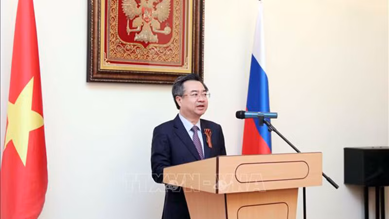 Постоянный Замсекретаря Парткома г. Хошимина Нгуен Тхань Нги выступает на церемонии. Фото: ВИА