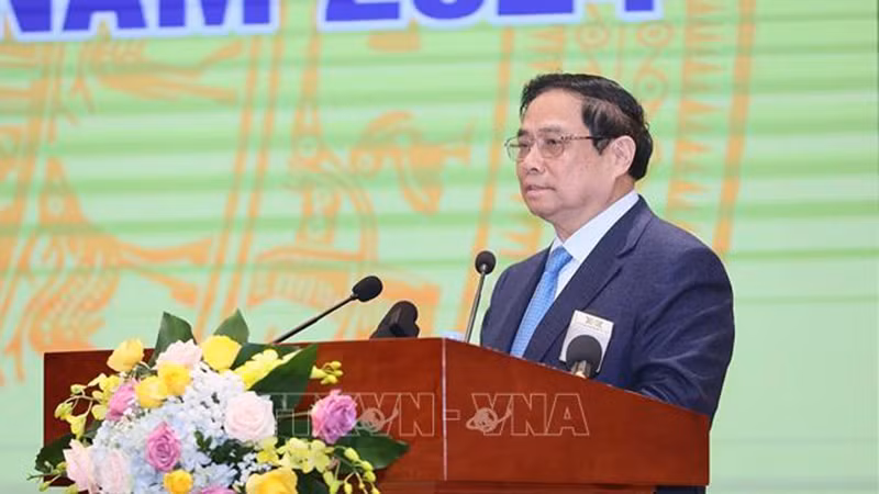 Премьер-министр Фам Минь Тьинь выступает на конференции. Фото: ВИА