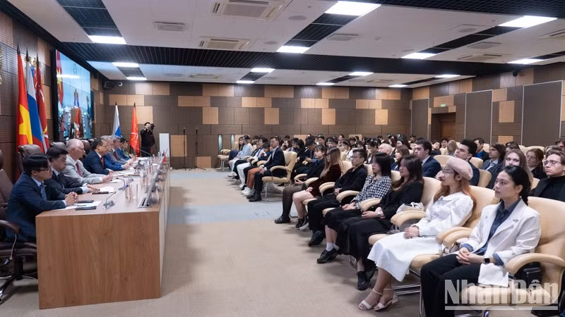 Семинар привлекает к участию многочисленных людей. Фото: Тхань Тхэ