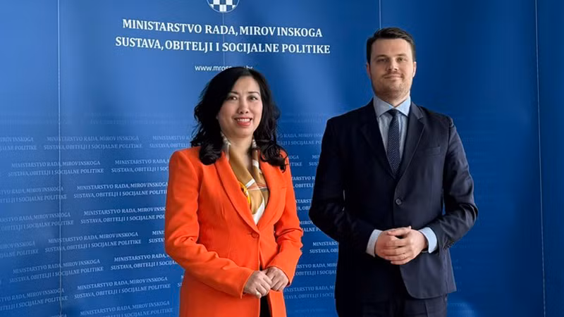 Заместитель министра иностранных дел Ле Тхи Тху Ханг и Госсекретар Министерства труда, пенсионной системы, семьи и социальной политики Хорватии Иван Видис. Фото: МИД Вьетнама