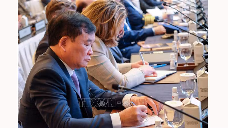 Генерал-полковник Хоанг Суан Тьиен на диалоге. Фото: ВИА