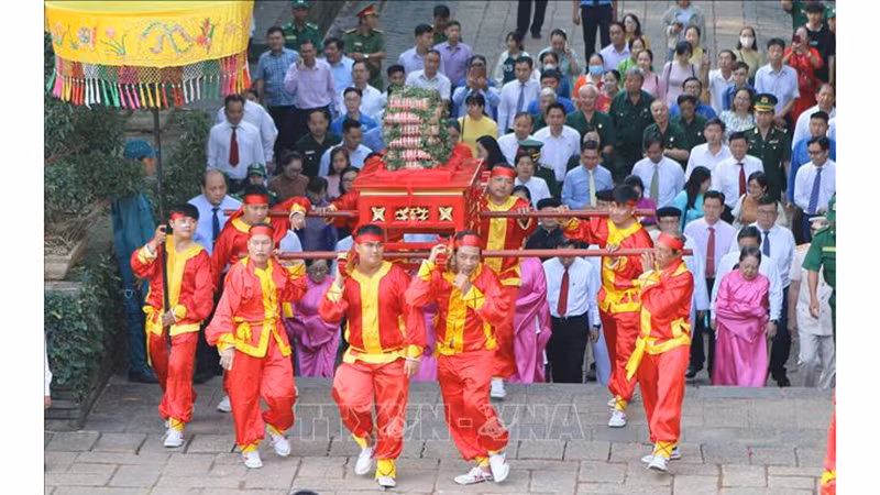 Ритуал подношения пирогов «баньтет». Фото: ВИА