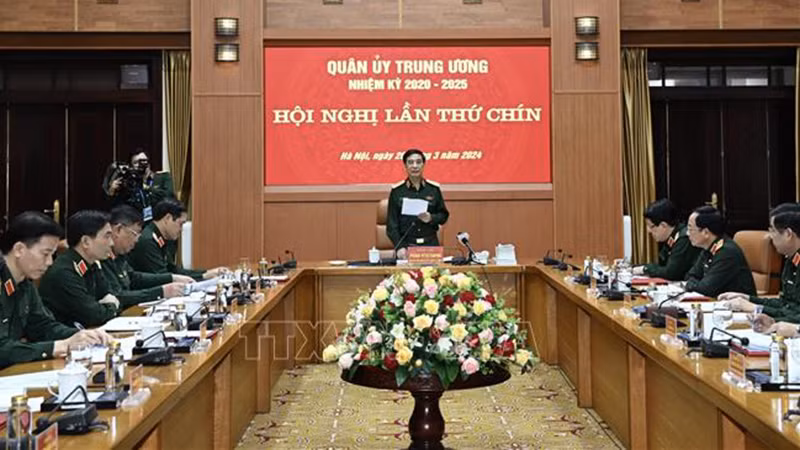 Генерал армии Фан Ван Жанг выступает на конференции. Фото: ВИА