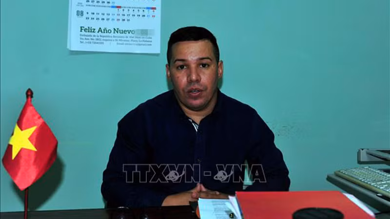 Кандидат наук Рувислей Гонсалес Саес, Зампредседателя Общества кубинско-вьетнамской дружбы. Фото: ВИА