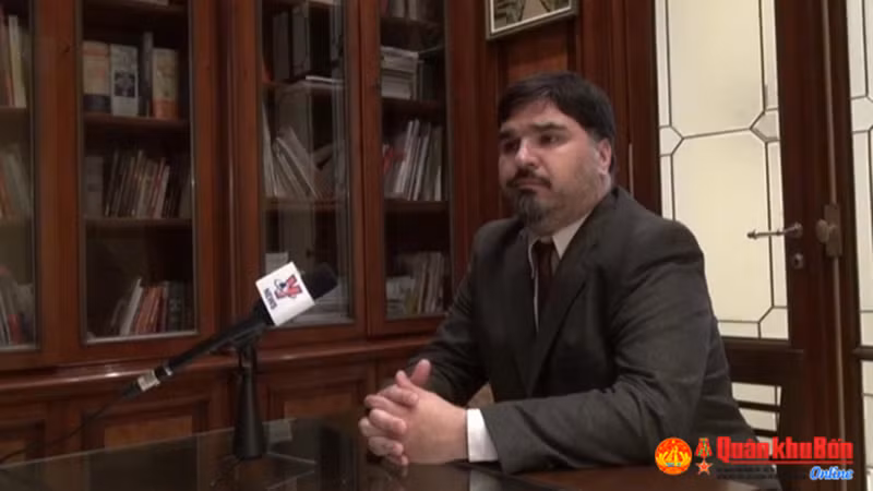 Профессор Эсекьель Рамонеда. Фото: baoquankhu4.com.vn