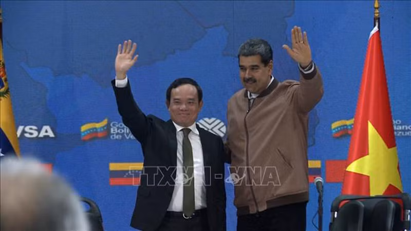 Вице-премьер Чан Лыу Куанг (слева) и Президент Николаса Мадуро Морос. Фото: ВИА