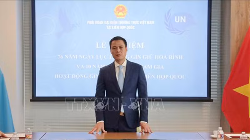 Посол Данг Хоанг Жанг выступает на церемонии. Фото: ВИА