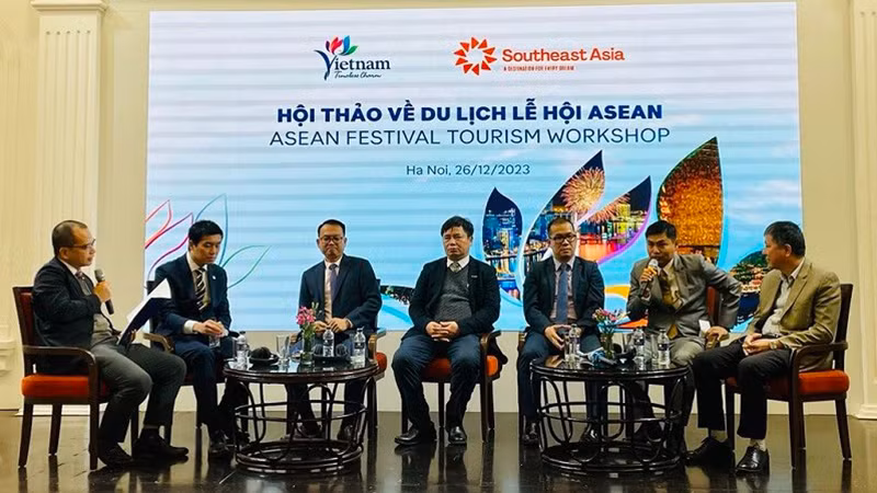 Делегаты на дискуссии о фестивальном туризме АСЕАН.