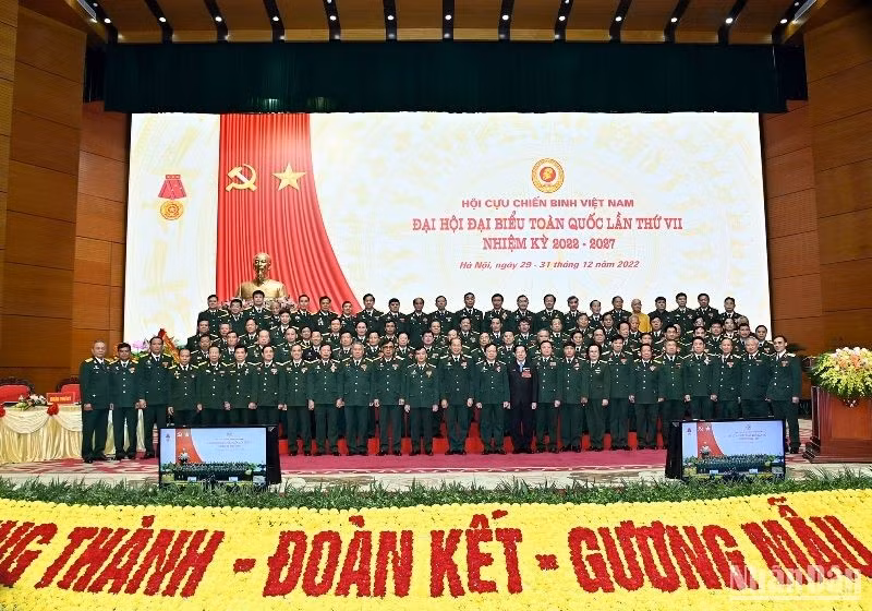 Исполнительный комитет Общества ветеранов войны Вьетнама VII созыва на срок 2022-2027 гг. Фото: Данг Кхоа 