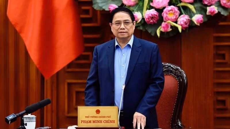 Премьер-министр Фам Минь Тьинь выступает на заседании. Фото: Чан Хай