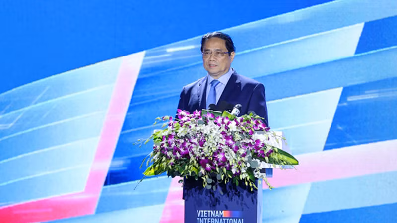 Премьер-министр Фам Минь Тьинь выступает на церемонии. Фото: VGP