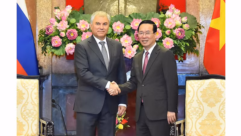 Президент Во Ван Тхыонг (справа) и Председатель Государственной думы Вячеслав Викторович Володин. Фото: Тхюи Нгуен