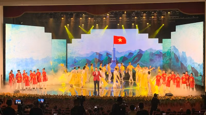 Художественный номер на программе. Фото: ВИА