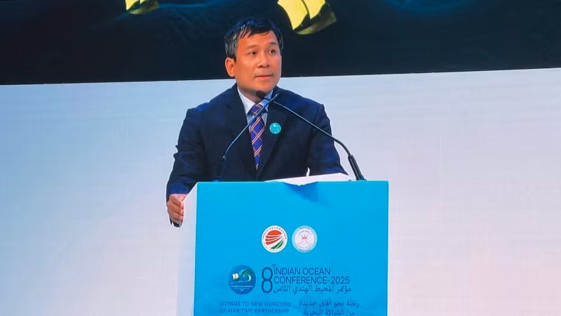 Замминистра иностранных дел Нгуен Минь Ву выступает на пленарном заседании конференции. Фото: МИД Вьетнама