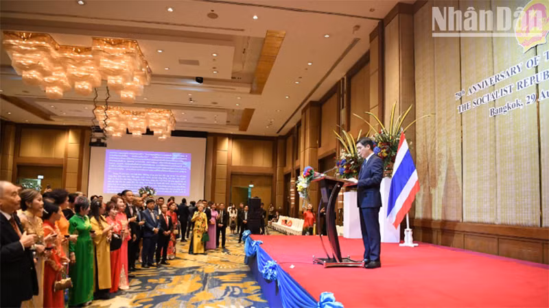 Более 800 гостей присутствуют на церемонии. Фото: Суан Шон