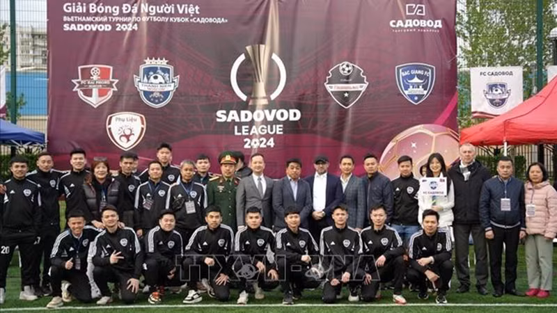 Представители оргкомитета, гости и спортсмены фотографируются на память. Фото: ВИА