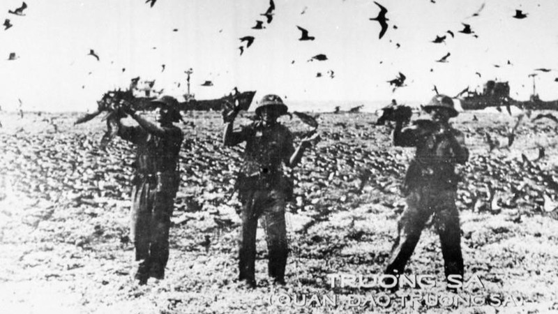 Военнослужащие на острове Тьим (архипелаг Чыонгша) охраняют и защищают остров. Архивное фото: ВИА