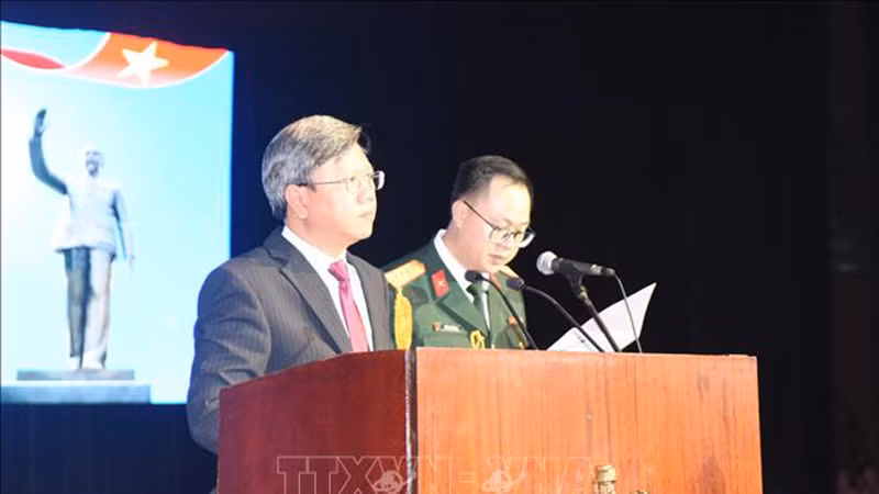 Посол Вьетнама на Кубе Ле Куанг Лонг выступает на церемонии. Фото: ВИА