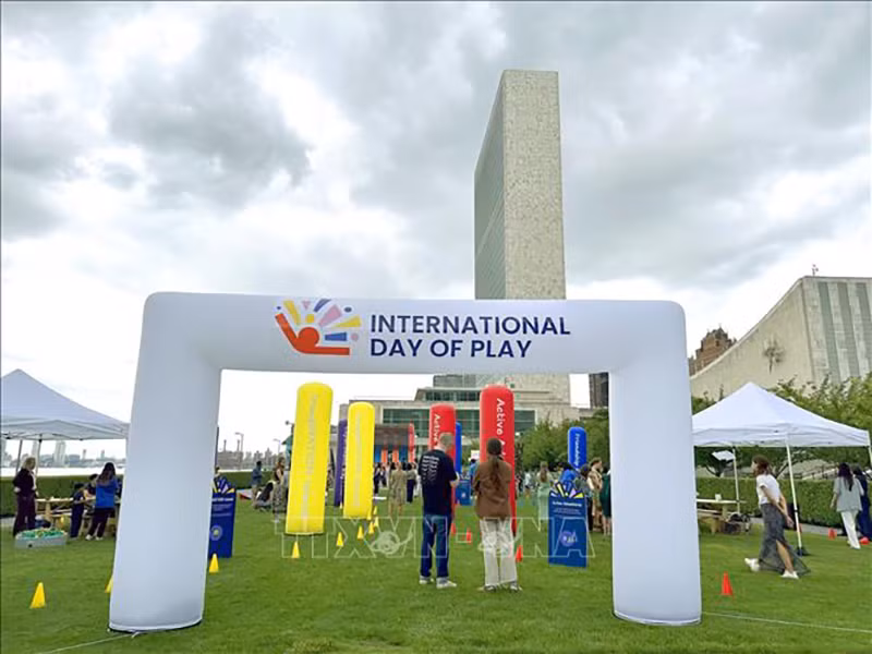 Некоторые развлекательные и игровые мероприятия на свежем воздухе на территории штаб-квартиры ООН в Нью-Йорке. Фото: ВИА