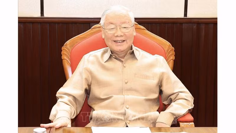 Генеральный секретарь ЦК КПВ Нгуен Фу Чонг выступает на заседании. Фото: ВИА