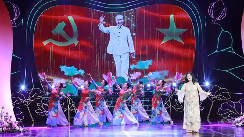 Художественный номер на мероприятии. Фото: ВИА